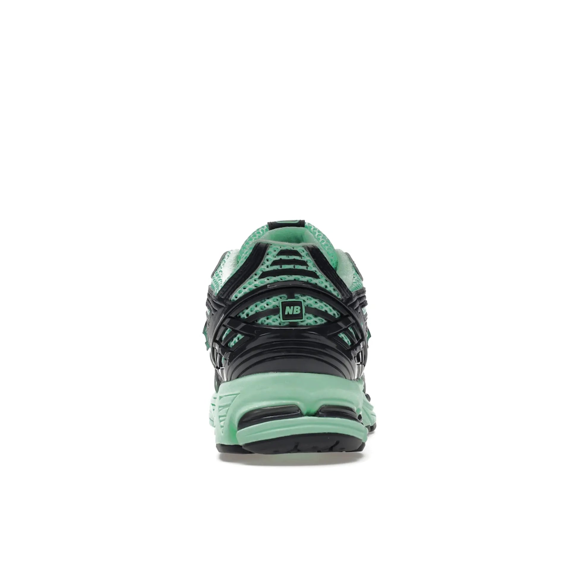 New Balance 1906R size? Exclusive Green Black